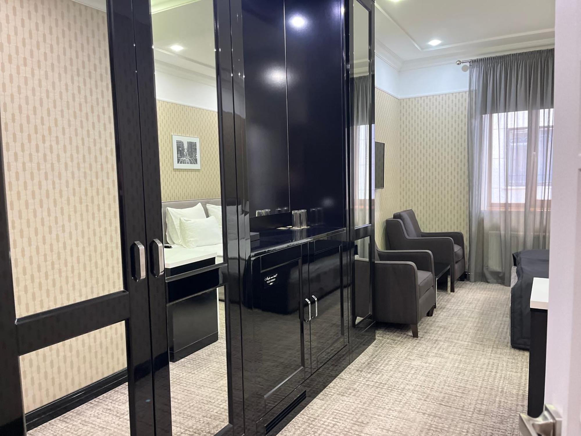 Street - Maestro Otel