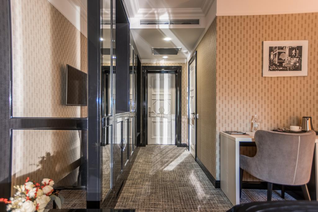 Street - Maestro Hotel Odesa